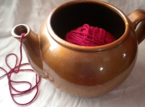 teapot-as-yarn-holder