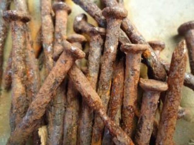 rusted-nails_19-118192